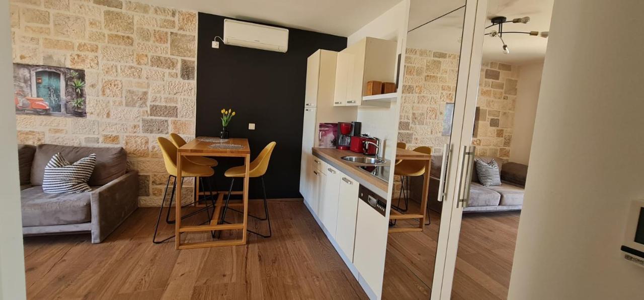 Apartments Lolita Μπολ Εξωτερικό φωτογραφία