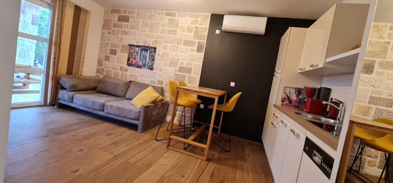 Apartments Lolita Μπολ Εξωτερικό φωτογραφία